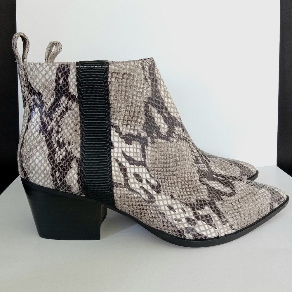 L. PAOLO Womens Linea Sevilla II Faux Snakeskin Print Ankle Boots Size 6.5 M